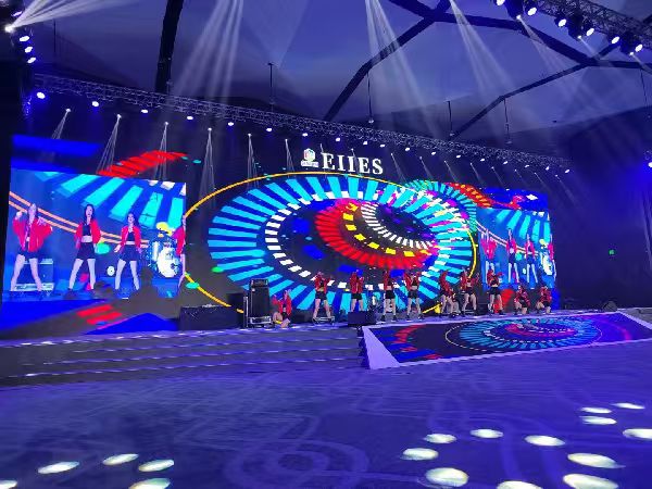 How To Choose The Right LED Display: Indoor Vs. Outdoor Key Differences 