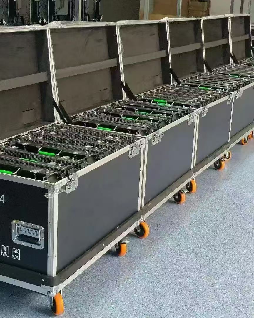LED module vacuum packaging and flight case for international shipping