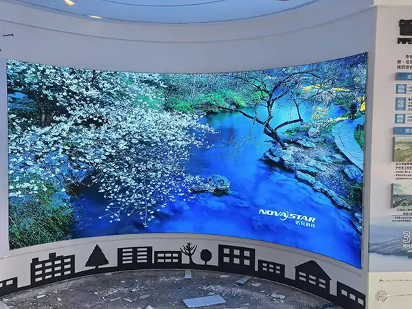 Indoor flexible LED display curved video wall with high resolution image quality for close viewing distance applications